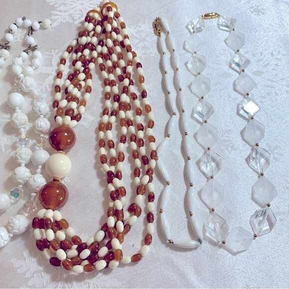 Vintage Plastic Necklaces Set of 6 Various Sizes & Lengths Gorgeous - Picture 4 of 7